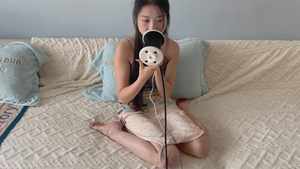 白桃子 ASMR 舔耳朵 舔和吃 舔耳朵 舔耳口腔音喘息