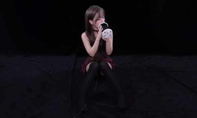 晓美 🥰晓美 Xiao Mei ASMR 舔耳口腔音喘息 舔耳朵 舔和吃 舔耳朵
