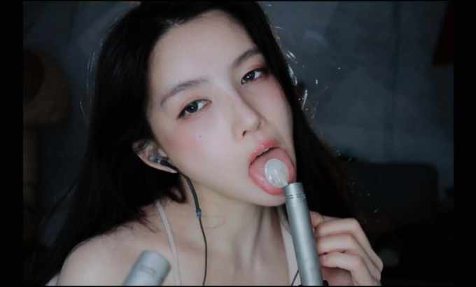 大艺术嘉carrie ASMR 吃棒棒糖 口腔音