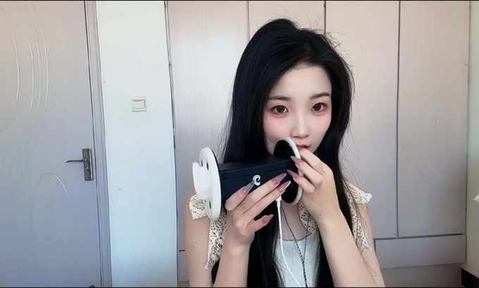 白桃子 ASMR 舔耳朵 舔和吃 舔耳朵 舔耳口腔音喘息弹舌