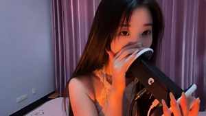 白桃子 ASMR 舔耳朵 舔和吃 舔耳朵 舔耳口腔音喘息弹舌