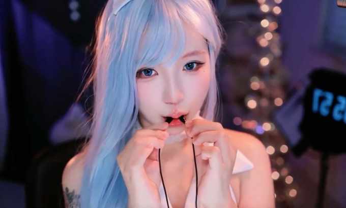 妮有柿 ASMR 妮有柿 R E STUDIO 一口含住 吃掉你的耳朵