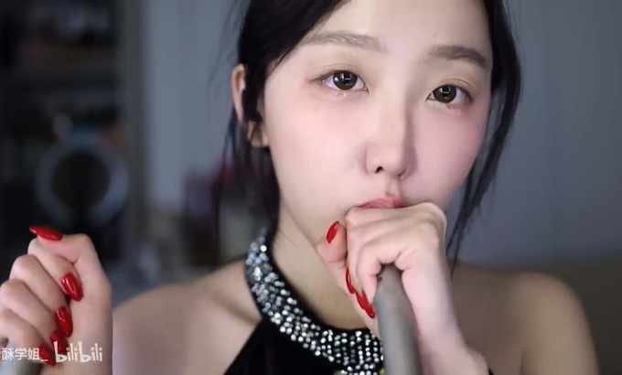 酥酥 ASMR 学姐 R E STUDIO 暴力舔耳