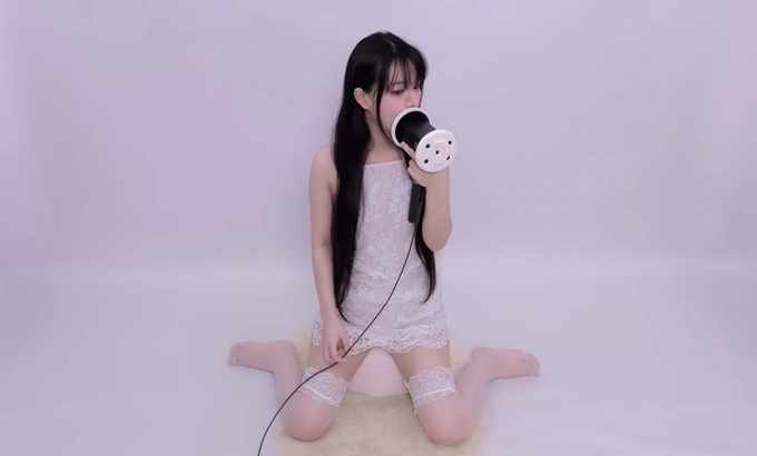 晓美 🥰晓美 Xiao Mei ASMR 舔耳口腔音喘息 舔耳朵 舔和吃 舔耳朵