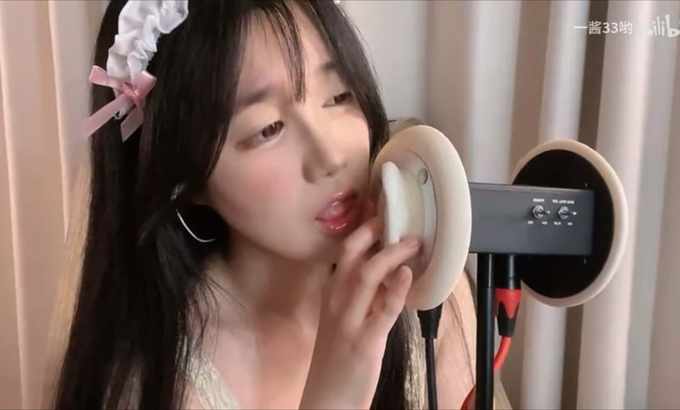 一酱33 ASMR 轻语向舔耳助眠