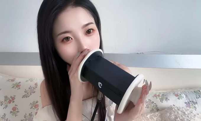 白桃子 ASMR 舔耳朵 舔和吃 舔耳朵 舔耳口腔音喘息弹舌