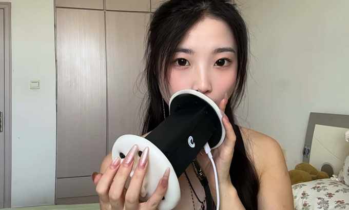 白桃子 ASMR 舔耳朵 舔和吃 舔耳朵 舔耳口腔音喘息弹舌