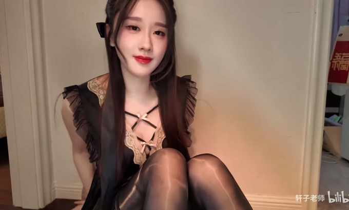 轩子巨2兔 丝袜摩擦ASMR舔耳福利