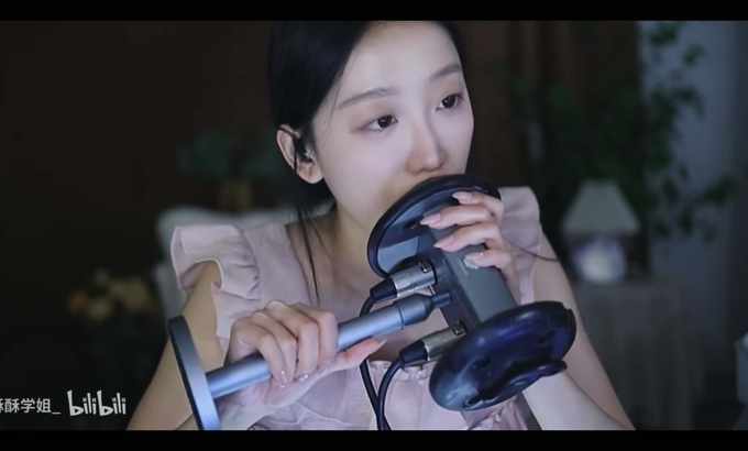酥酥学姐 ASMR舔耳福利
