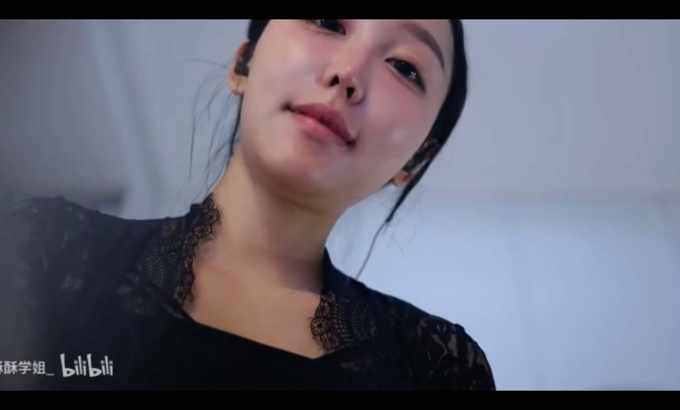 酥酥学姐 黑丝妈妈ASMR 按摩 舔耳福利