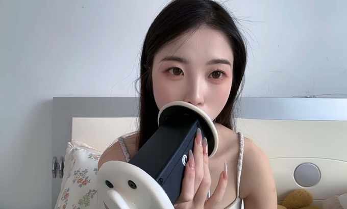 白桃子 ASMR 舔耳朵 舔和吃 舔耳朵 舔耳口腔音喘息弹舌