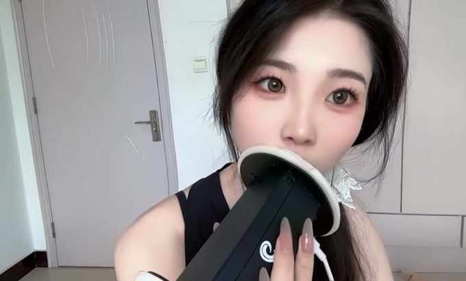 白桃子 ASMR 舔耳朵 舔和吃 舔耳朵 舔耳口腔音喘息弹舌