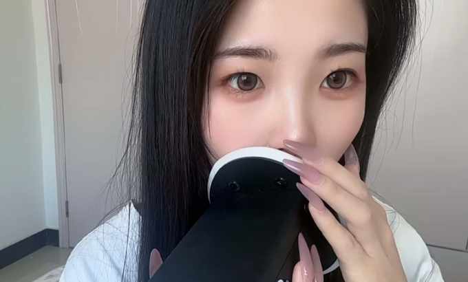 白桃子 ASMR 舔耳朵 舔和吃 舔耳朵 舔耳口腔音喘息弹舌