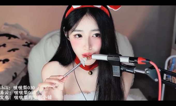 啵啵梨 兔女郎舔棒棒糖ASMR舔耳福利