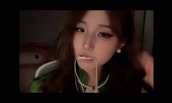 ASMR 舔耳朵 攻击性 舔耳