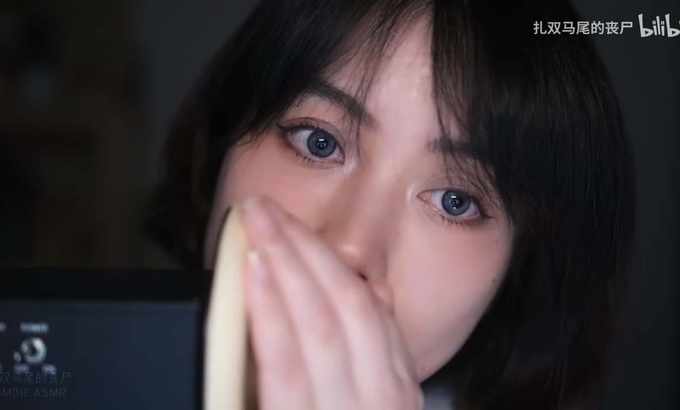 扎双马尾的丧尸 ASMR 口腔音 舔耳朵ASMR，辅助睡眠ASMR，睡眠用ASMR