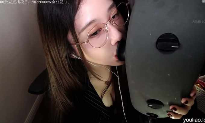 轩子巨2兔 ASMR 、舔耳朵、黑丝袜、轩子黑丝、舔耳助眠