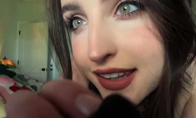 beebee  Lofi ASMR（快速敲击/抓挠相机、调整相机、手势/手势、嘘）