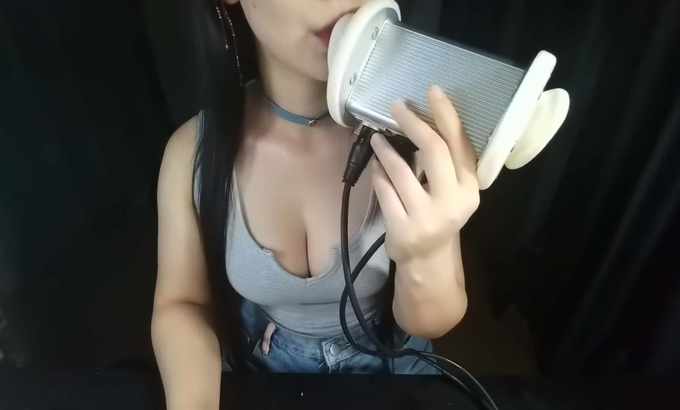 社恐的泡芙老师 ASMR 精油摩擦 | 亲吻 | 吹气 | 棒棒糖