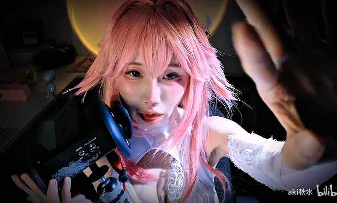 Aki秋水 姐姐超润口水画神子旗袍展示孔雀鱼