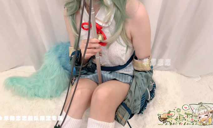 早椰恋恋 ASMR 【藿藿COS-早椰恋恋舰队限定】女仆藿藿耳边吸允孔雀鱼～