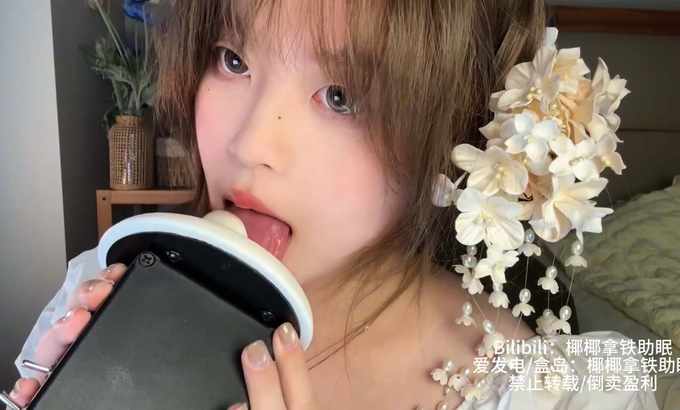 椰椰拿铁 ASMR 【蜜语音疗】舌尖轻颤的铃兰花女视觉向👅耳带你坠入微醺梦境