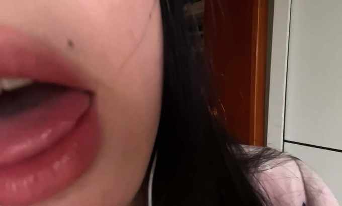 kk快睡觉 ASMR 镜头舔屏