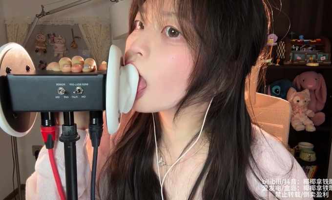 椰椰拿铁 ASMR 固定视角 轻语+口腔音👅耳