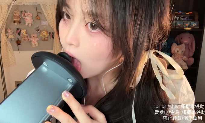 椰椰拿铁 ASMR 白裙丝带双马尾吮吸👅耳15min
