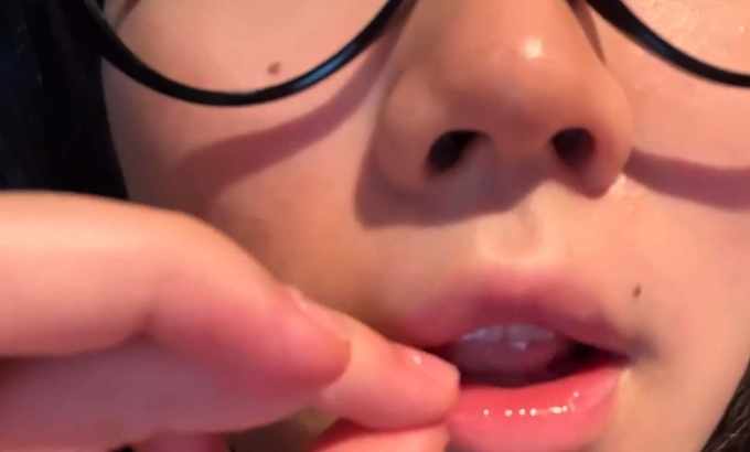 kk快睡觉 ASMR 吃掉你脸上的灰尘