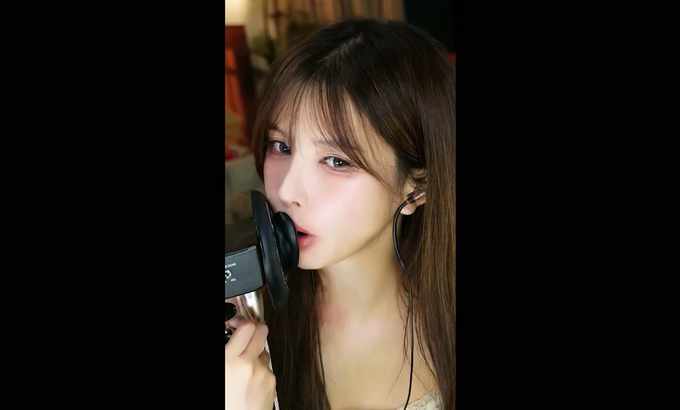 大艺术嘉carrie ASMR 涂口红 吐舌版 口腔音
