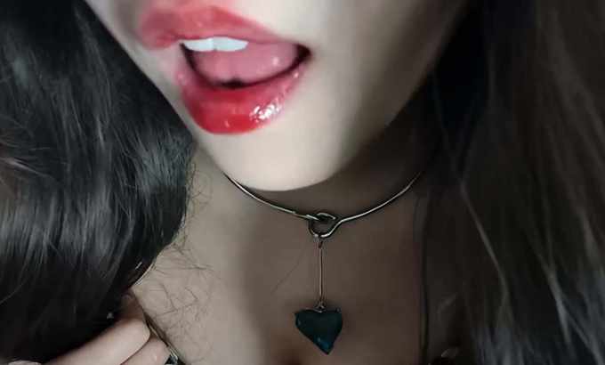 白喵助眠 ASMR 红嘴唇亲吻