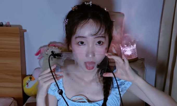 YiDan的窝窝 ASMR 舔亚克力板