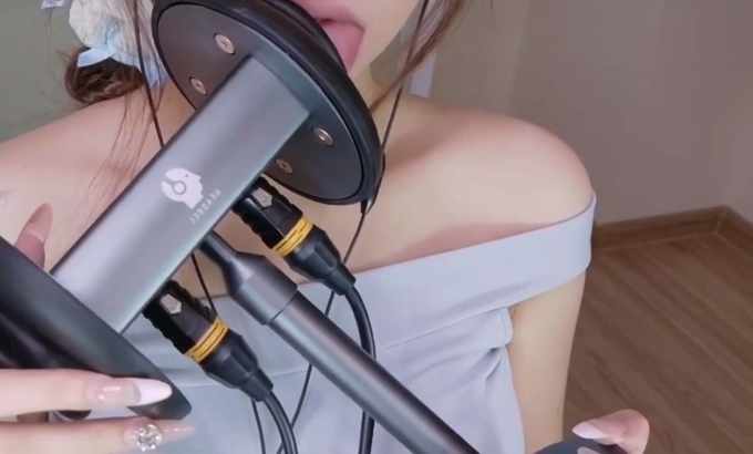 小喵煮面 ASMR 舔耳掏耳&口腔音 超贴耳的舔耳磨耳&堵耳弹舌