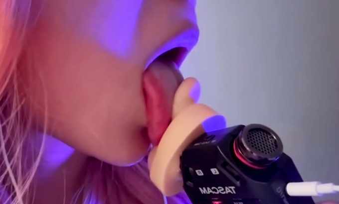 小灿助眠 ASMR 11.28舔耳 口腔音