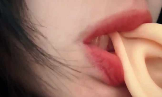Nana困薯 ASMR 近距离舔耳 很享受