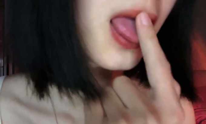 Nana困薯 ASMR 近距离👅嘬手指2.0