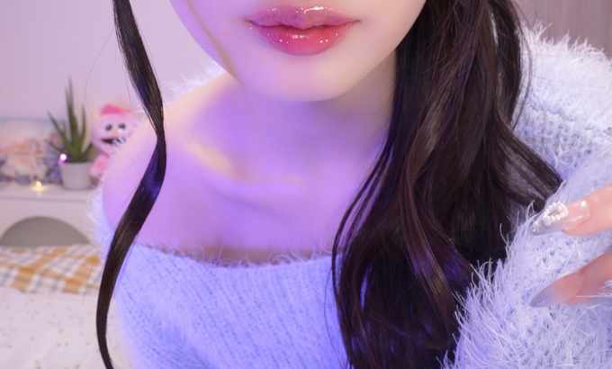 Cham ASMR轻声细语，同时轻轻抚摸你的脸颊，直到你睡着😴