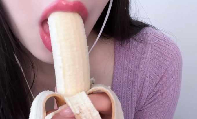 Yuuu ASMR 吃香蕉
