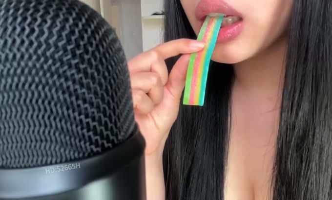 梨落 ASMR 吃彩虹糖 口腔音 咀嚼