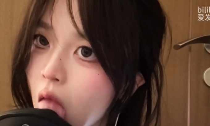 椰椰拿铁 ASMR 黑天鹅：视听平衡的吮吸天鹅
