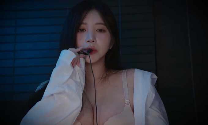 yoon ying ASMR 我在漫画咖啡馆打工的日子 1