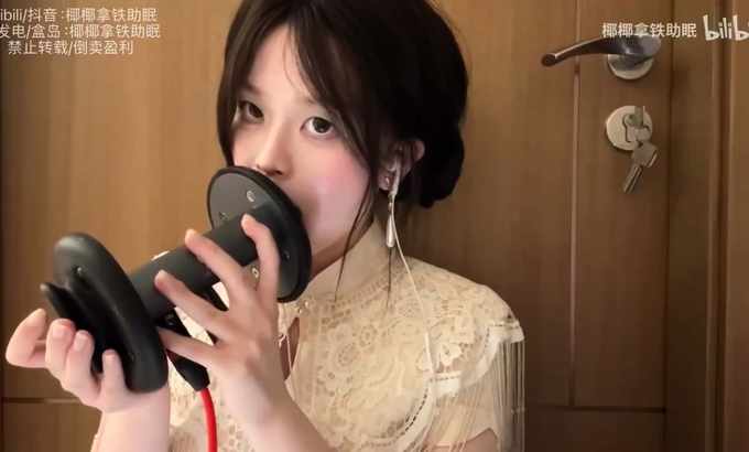 椰椰拿铁 ASMR 旗袍舔耳